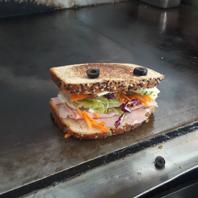 Sandwich de Jamon Y Queso Fundido