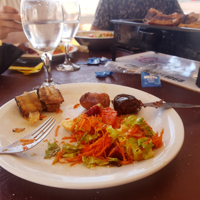Parrillada Completa Asado Chorizo Morcilla Matambre Cerdo Chinchulin Tripa Gorda Y Ensalada Completa