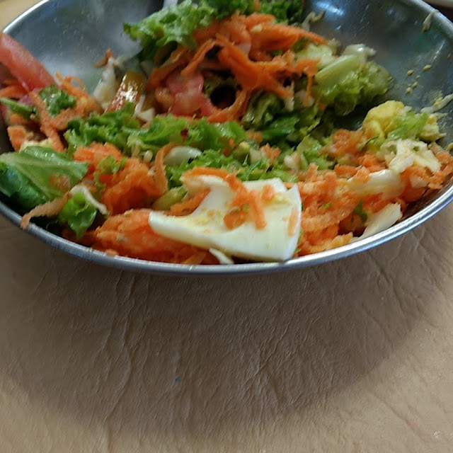 Costillas Y Ensalada Mixta