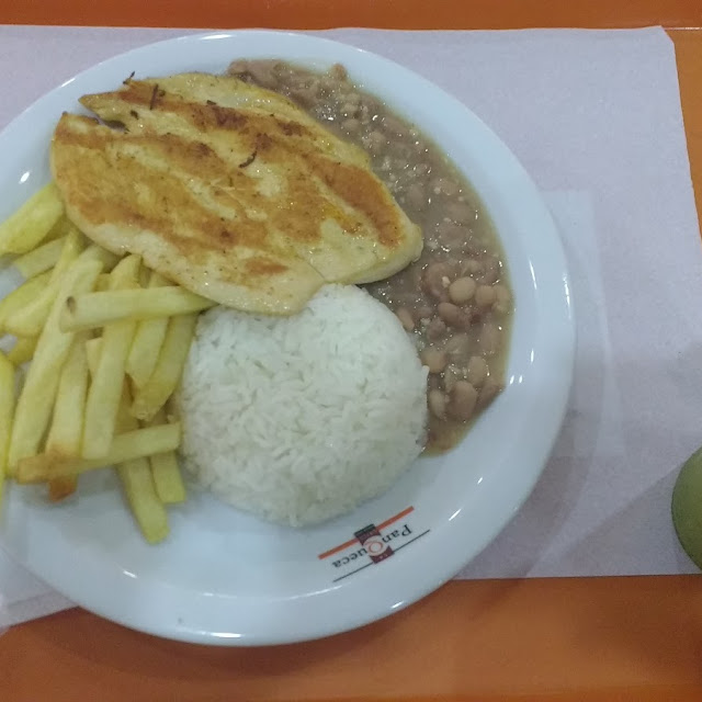 Filé de Frango Grelhado Com Fritas