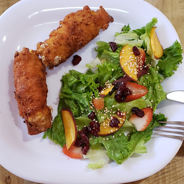 Pechuga Rellena Con Ensalada