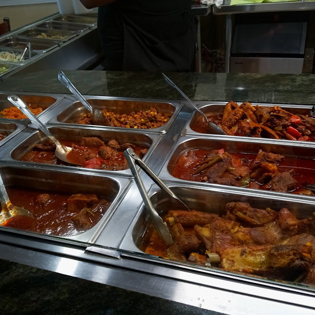 Pollo Guisado Viste Carne de Cerdo