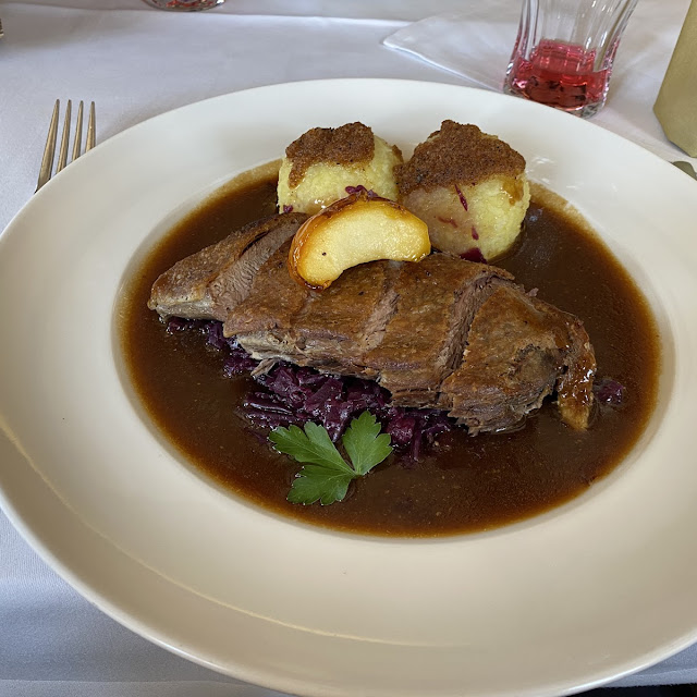 Entenbrust Mit Hausgemachtem Rotkohl Und Klößen Köstlich