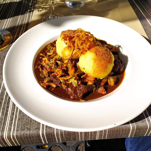 Rindergulasch Mit Pfifferlingen Und Klösen