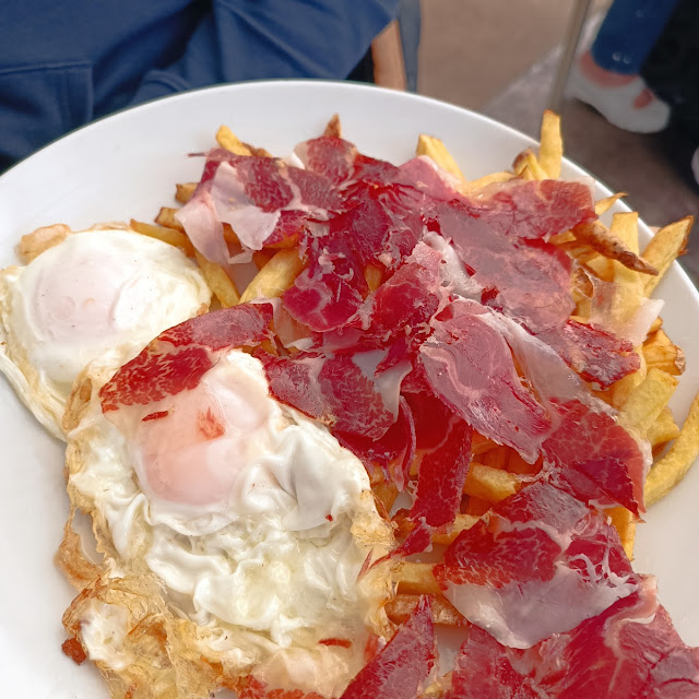 Huevos Con Patatas Y Jamón Ibérico