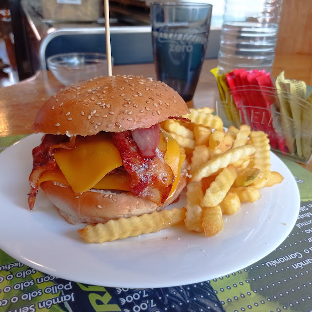 Hamburguesa Doble de Ternera Con Queso Y Bacon En Pan Brioche