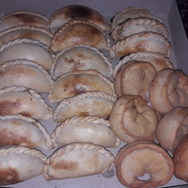 Empanadas Criollas Y de Jamón Y Queso