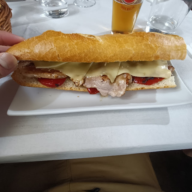 Bocadillo Lomo Con Pimientos