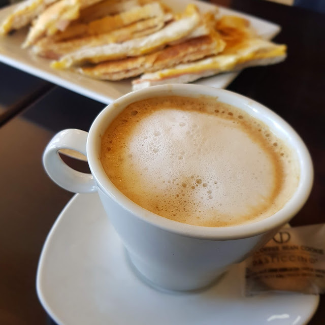 Café Con Leche Y Tostado
