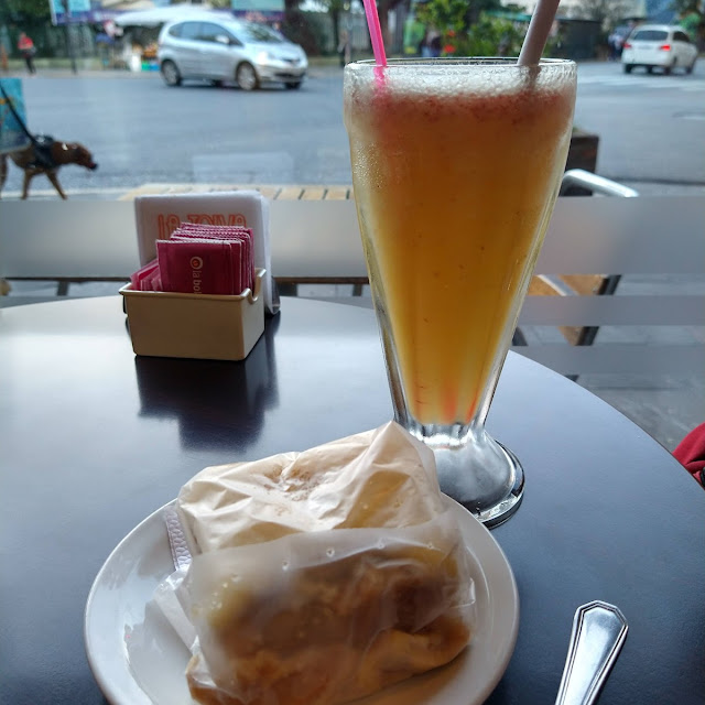 Licuado de Manzana Con Cuadrado de Crumble