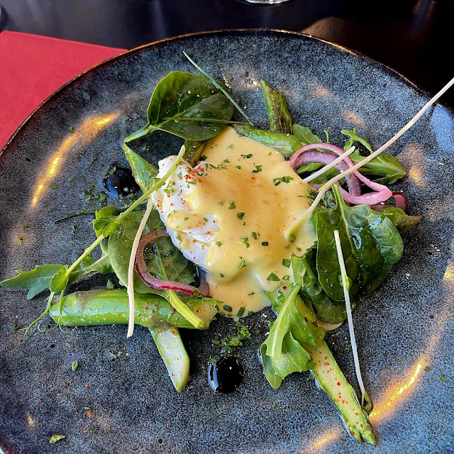 Asperges Fraiches Sauce Hollandaise