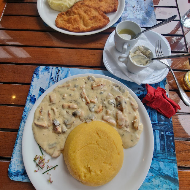 Pui Cu Smântână Și Ciuperci