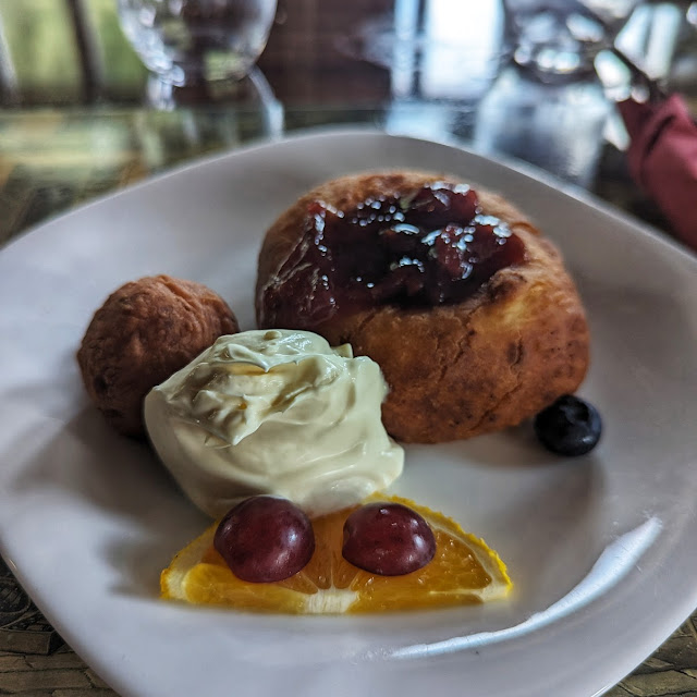 Papanasi Cu Dulceață De Vișine