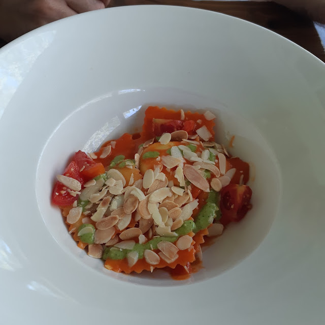 Tortellacci Di Burrata Salsa Di Pomodorini Mandorle E Crema Di Basilico