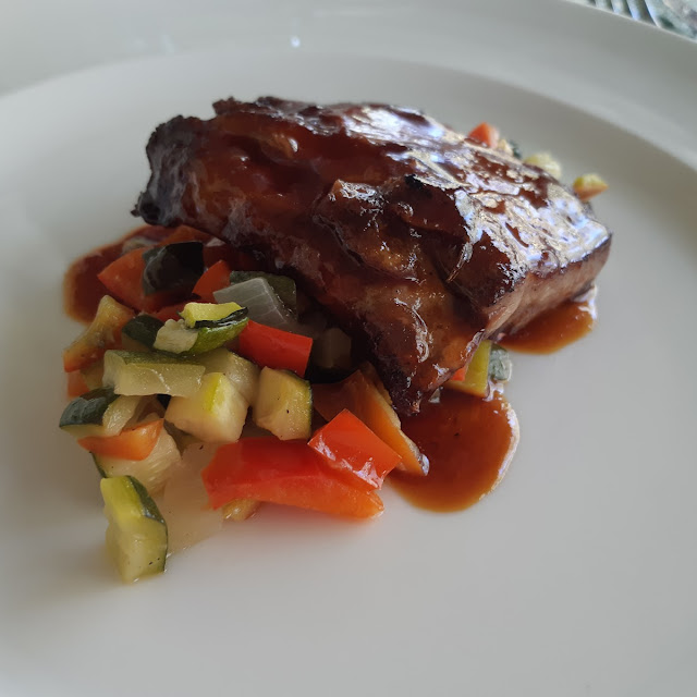 Maialino Con Caramello All'albicocca E Caponatina Di Verdure