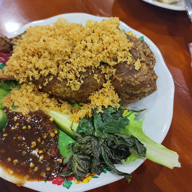 Bebek Goreng