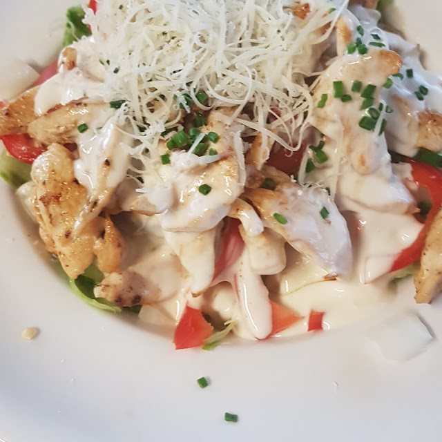 Putenstreifen Salatteller