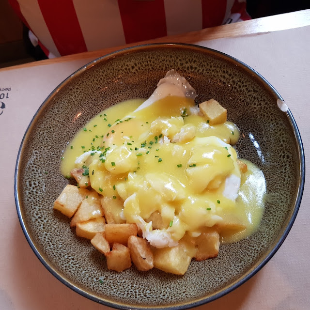 Scrambled Eggs with Boletus Poached Onion and Ham