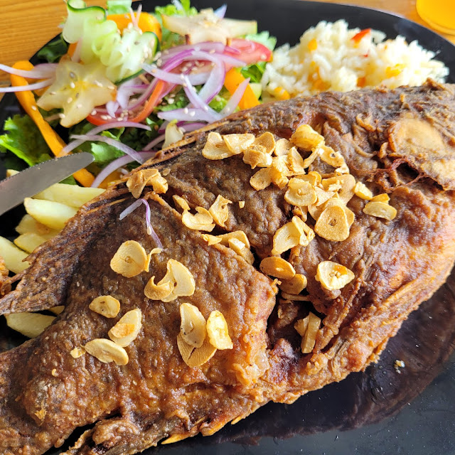 Pescado Frito Al Mojo de Ajo