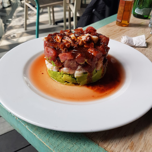 Tartar de Atún Camarón Y Pulpo