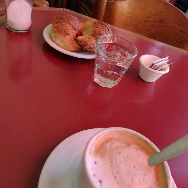 Cafe Con Leche Y Medialunas