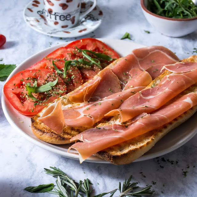 Pan Con Tomate Y Jamón Serrano