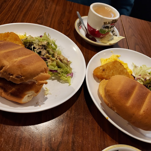 魚柳包雞扒包沙律早餐