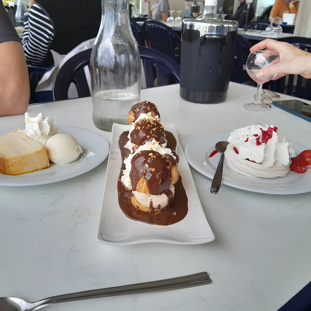 Profiteroles