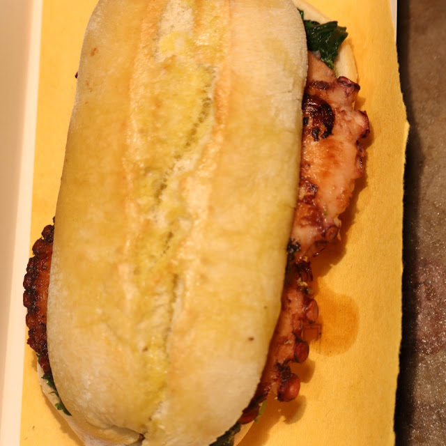 Panino Con Polpo E Spinaci Piccanti