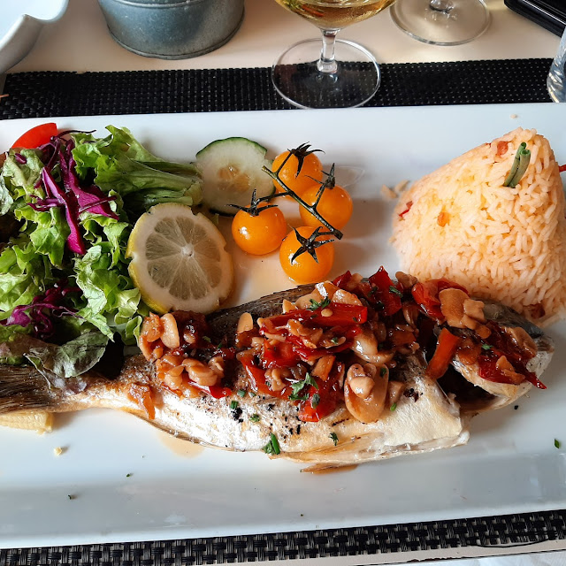 Bar Grillé Et Son Riz Espagnol