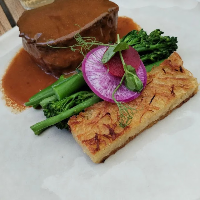 Filet de Boeuf Charolais Pommes de Terre Rosti Légumes Et Sauce Au Miso