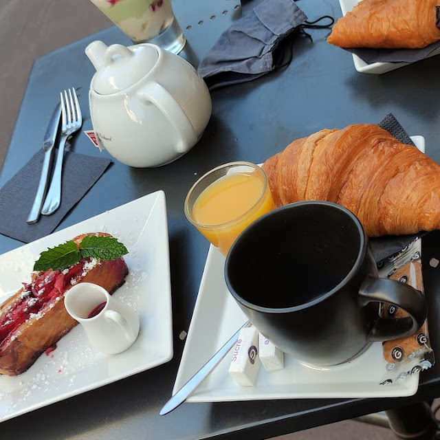 Petit Déjeuner Et Strudel