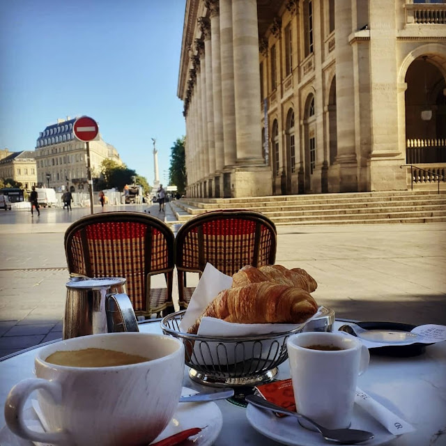 Cappuccino & Croissant