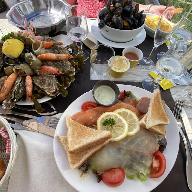 Assiette de Fruits de Mer Très Bonne Huitres