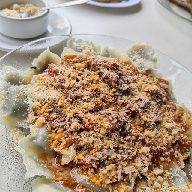 Ravioles Con Salsa Bolognesa