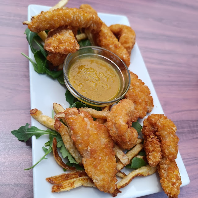 Chiken Finguers with Honney and Mustard Sauce