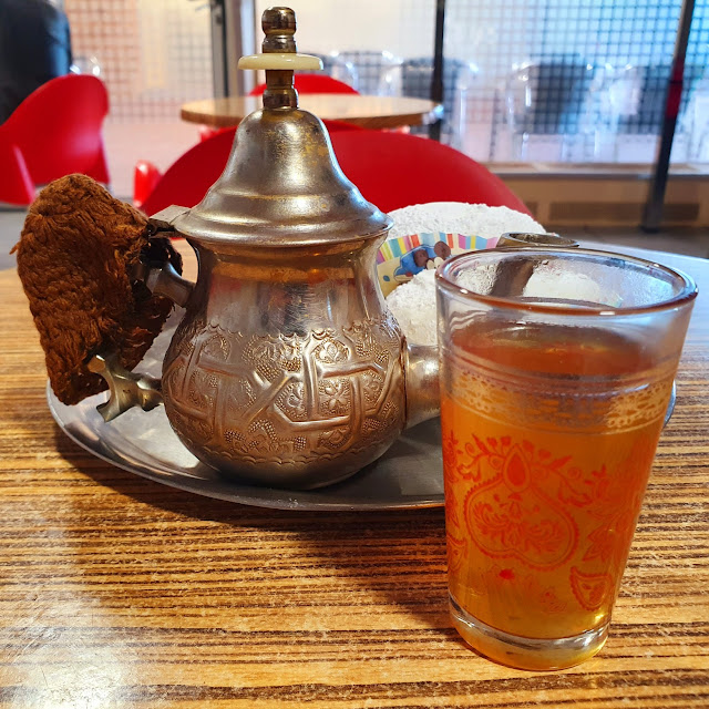 Thé À la Menthe Et Cornes de Gazelles