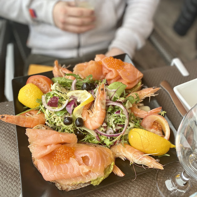 Assiette de Saumon Fumé Et Ses Toats