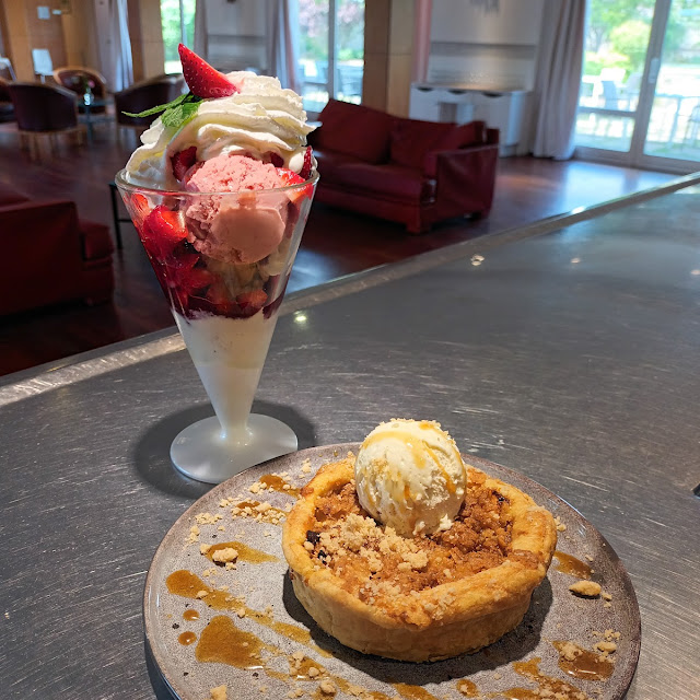 Tarte Aux Pommeset Coupe de Fruits