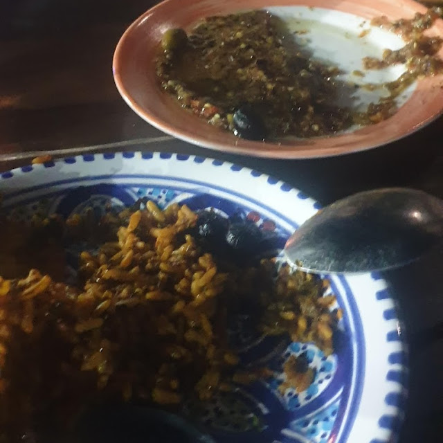 Riz Accompagné de Légumes Et Agneau Au Feu de Bois Et Salade Mechouia