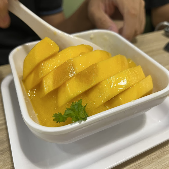Snow Mountain Pomelo & Sago in Mango Sweet Soup