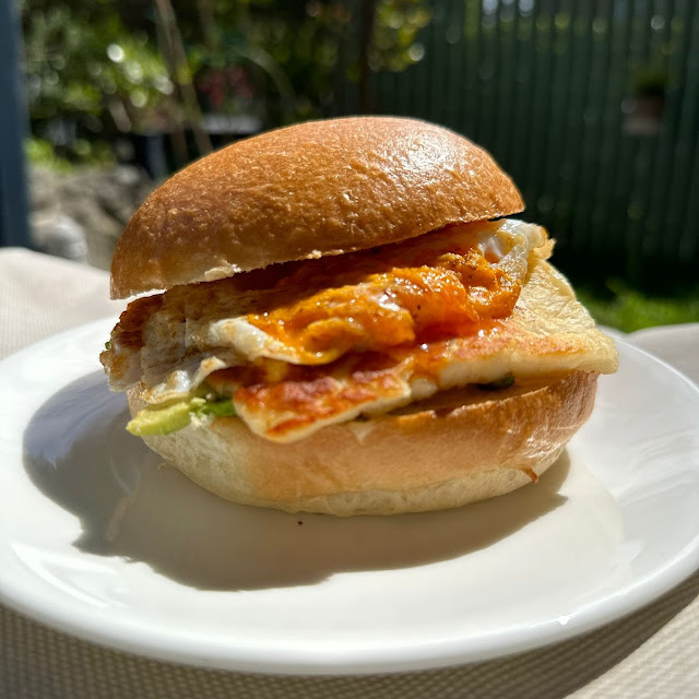 Halloumi Egg Avacado Roll