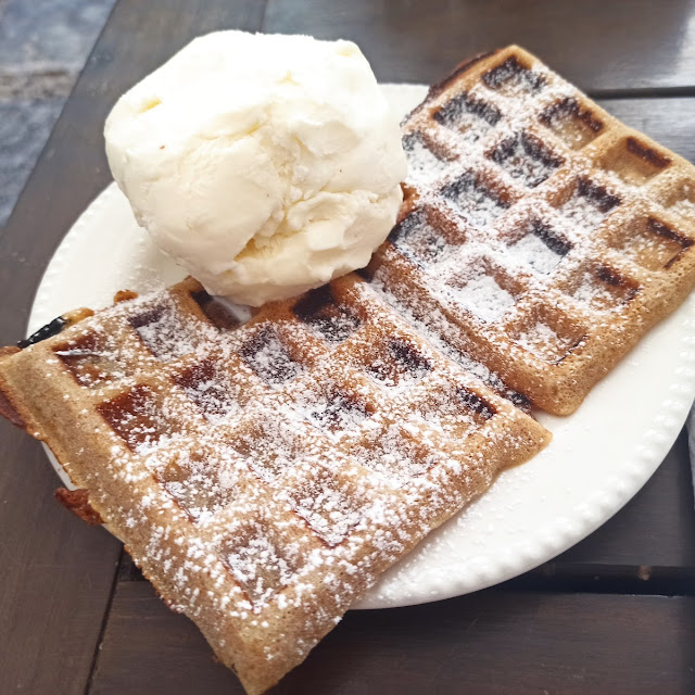Waffles Con Helado