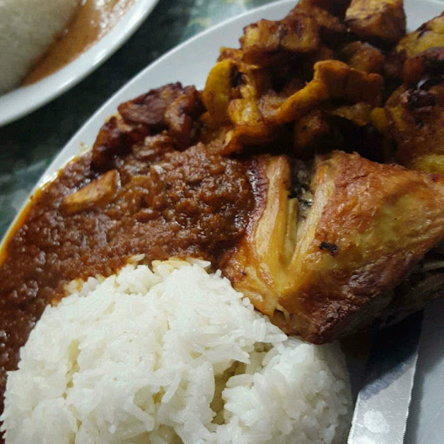 Poulet Braisé Riz Aloco