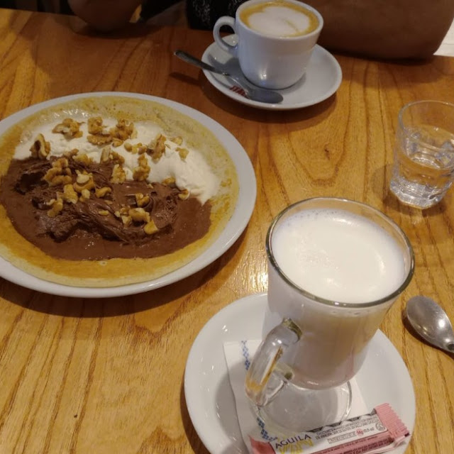 Panqueque Con Mouse de Chocolate Crema Y Nueces