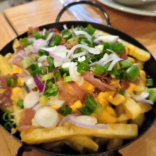 Papa Fritas Con Cheddar Y Panceta