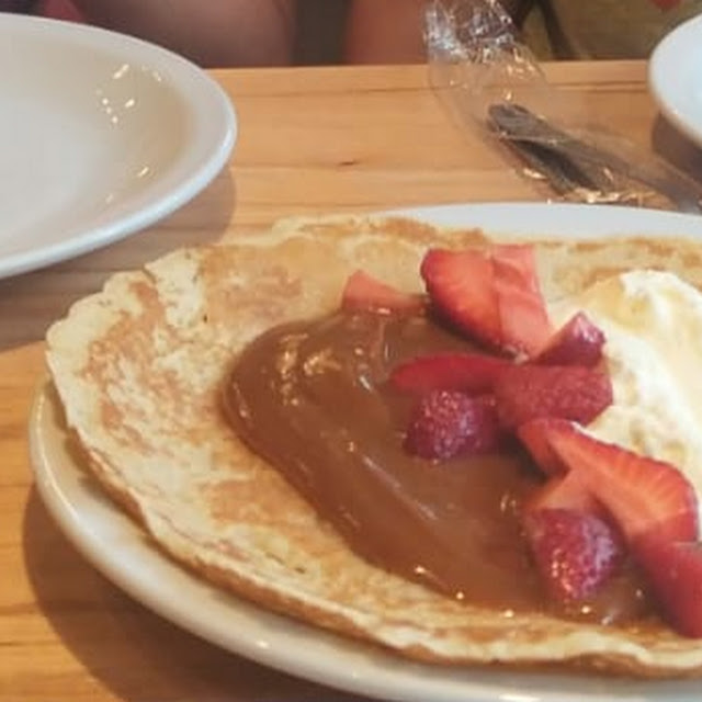 Panqueque Con Crema Frutilla Y Dulce de Leche
