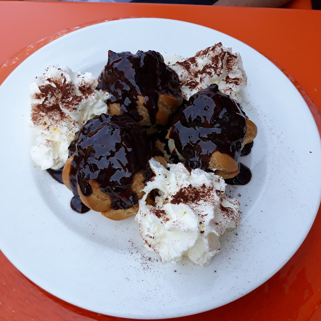 Profiteroles