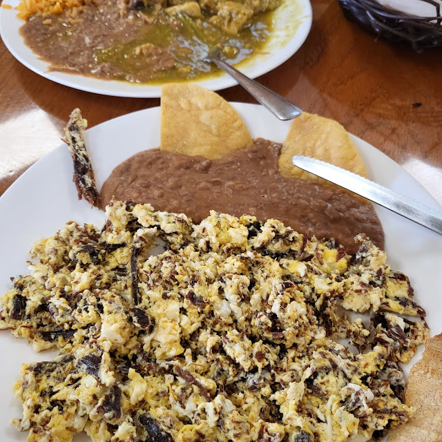 Machacado Con Huevo A la Mexicana