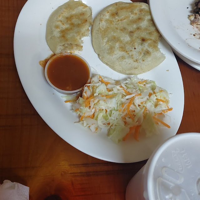 Pupusa De Frijoles Y Queso